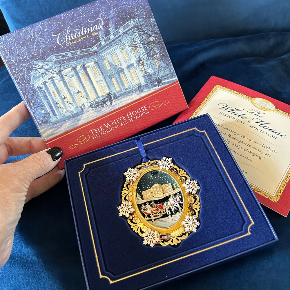 2004 WHITE HOUSE CHRISTMAS ORNAMENT, A FIRST FAMILY'S SLEIGH RIDE